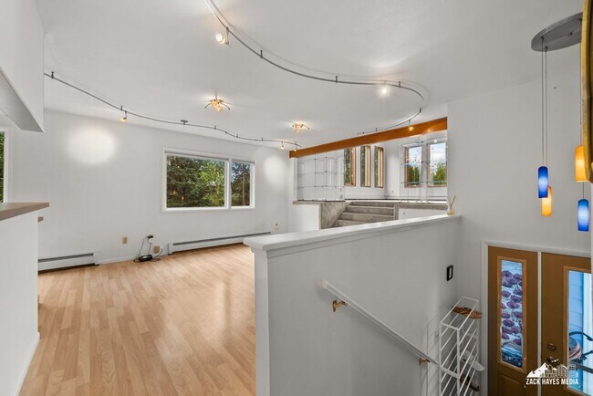 Building Photo - 4071 MacInnes Street