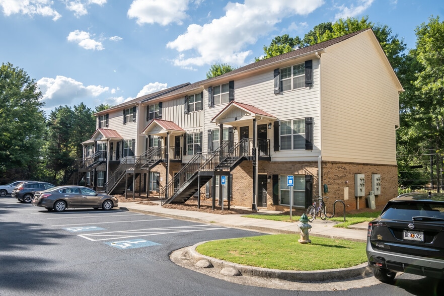 Building Photo - 270 Strickland Ave