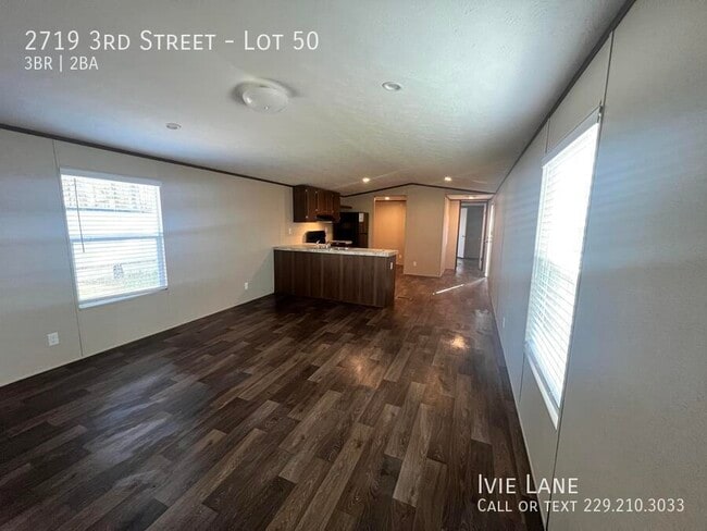 Building Photo - 2719 3rd St