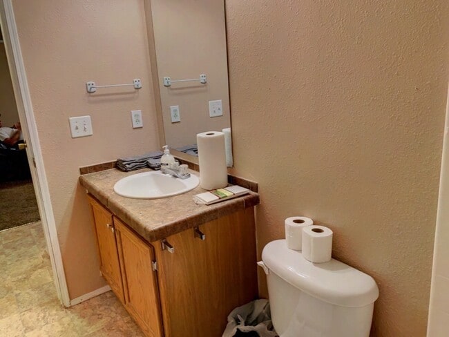 Building Photo - Fully Furnished Nice 3BR/2BA Home