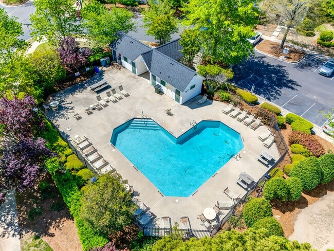 Building Photo - Beautiful 2 Bed 2.5 bath townhome in Benni...
