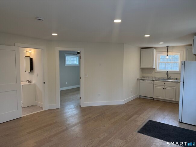 Building Photo - 424 Thrall Ave