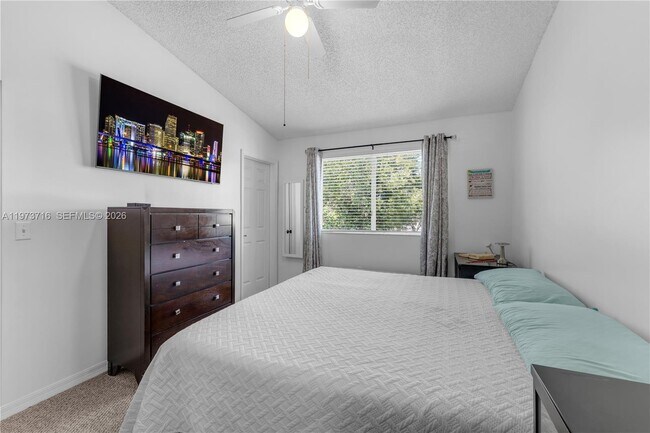 Building Photo - 2245 SE 25th Ave