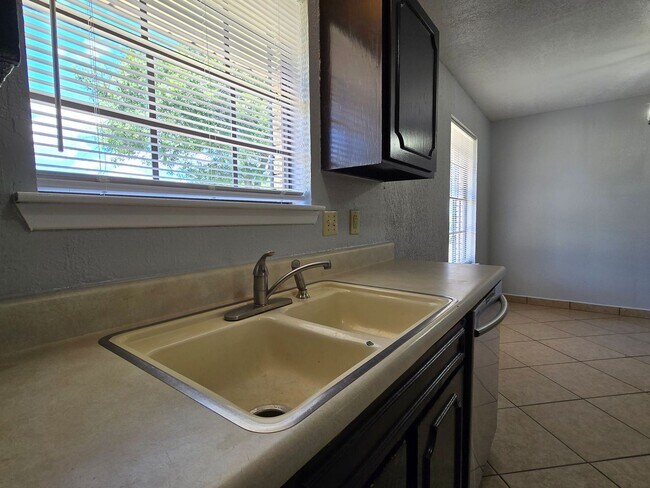 Building Photo - 230 Mighty Oak Ln