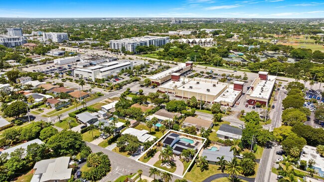 Building Photo - 865 NE 23rd Terrace