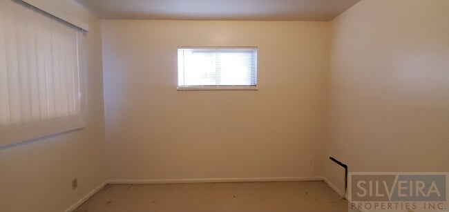 Building Photo - Three Bedroom Home In Santa Maria!