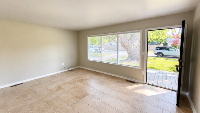 Building Photo - WEST - EAGLEDALE 3 BEDROOM RANCH AVAILABLE NOW!