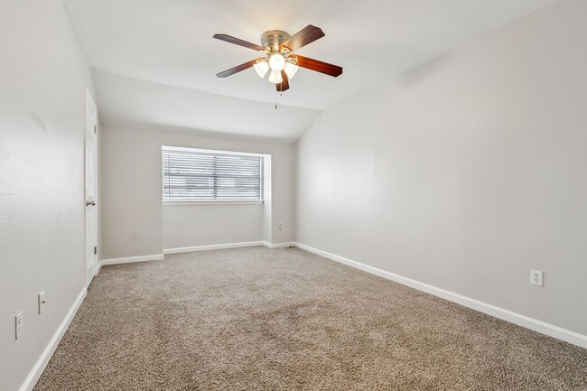 Building Photo - 904 St Julien Dr