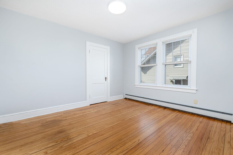 Building Photo - 971 Enfield St