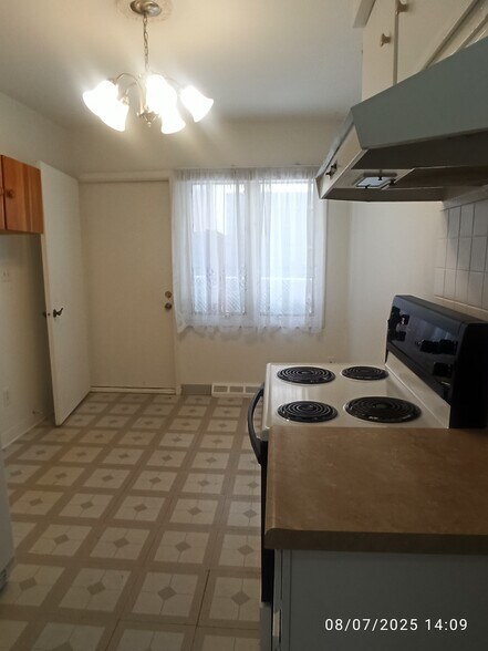 Kitchen - 2826 67th St