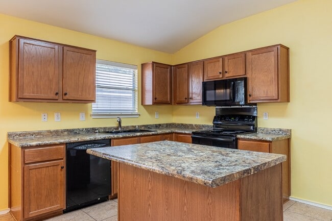 Building Photo - 8914 Walnut Springs