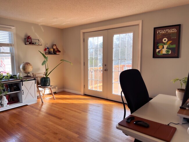 Building Photo - 215 Barbour Rd