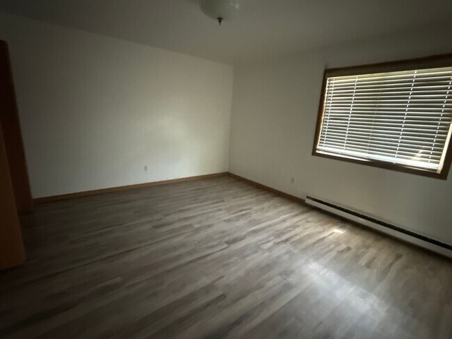 Building Photo - Two bedroom one bathroom townhome available!!