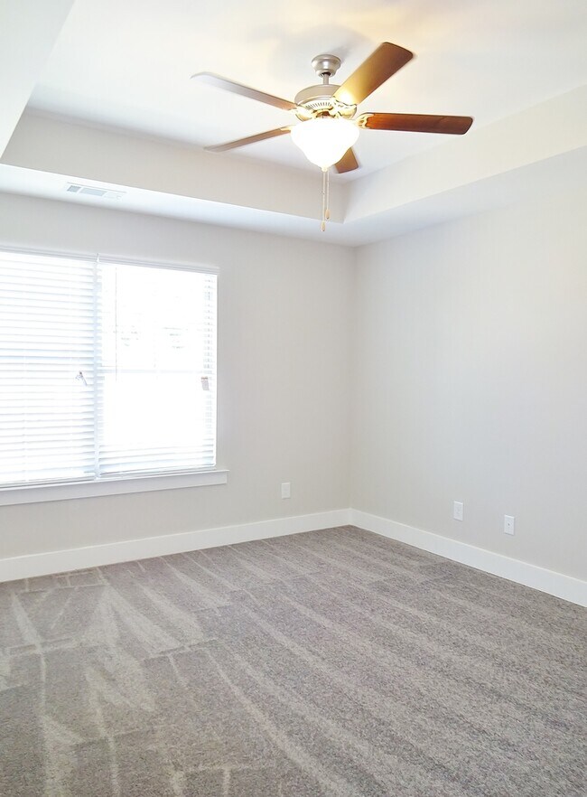 Building Photo - 555 Polo Way