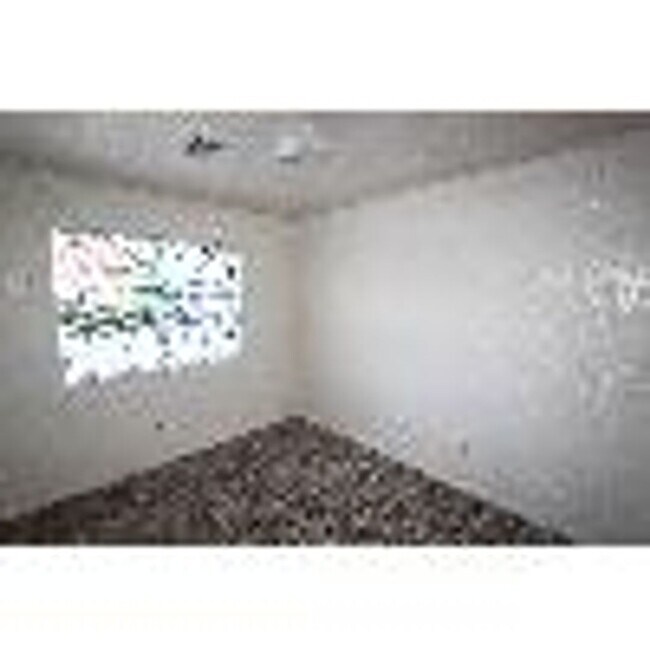 Building Photo - 8100 E Lakeshore Dr