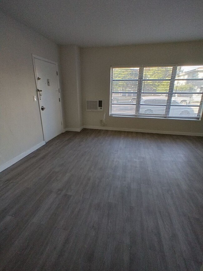 Interior Photo - 1000 E Ponce De Leon Blvd