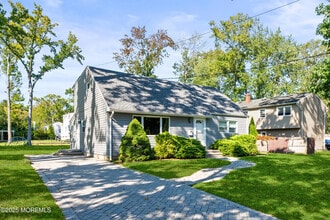 Building Photo - 437 Redmond Ave