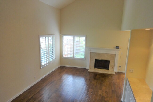 Building Photo - Beautiful Willow Glen 3 Bedroom 2.5 Bath E...