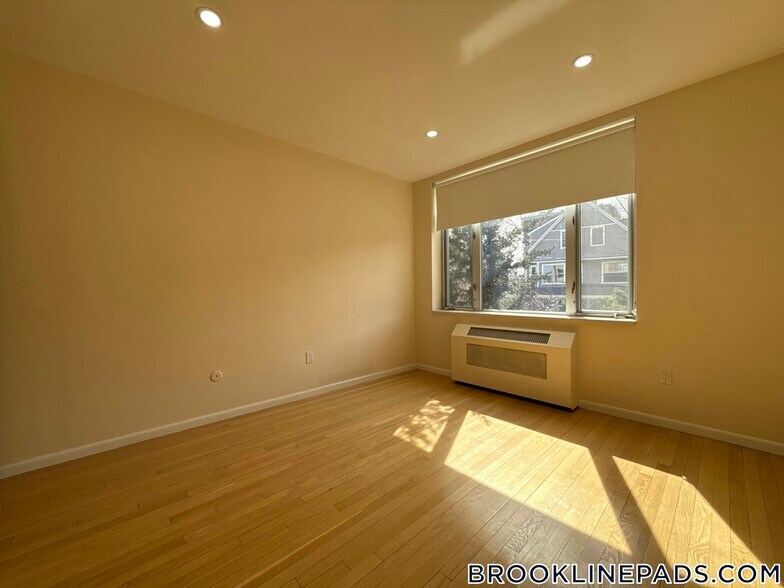 Building Photo - 35 Vernon St