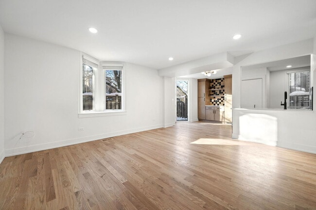 Building Photo - 2069 N Larrabee St