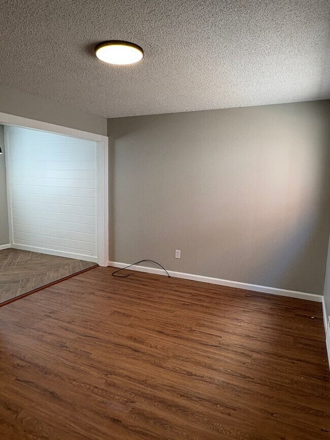 Building Photo - Inviting 1 bed/1bath in Benton Park West