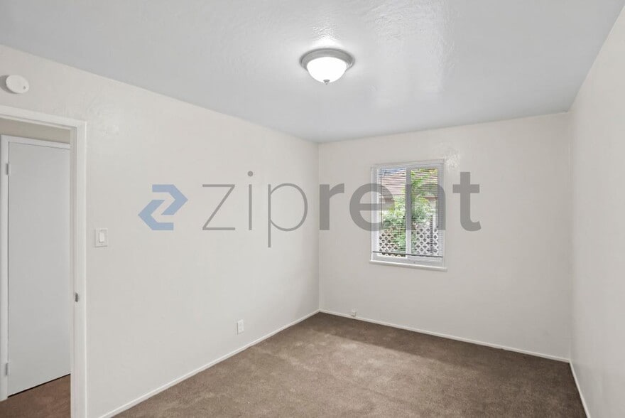 Building Photo - Unit 1