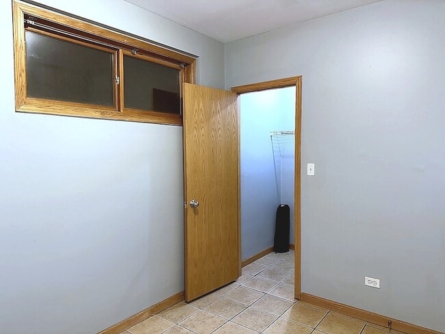 Building Photo - 5848 S Prairie Ave