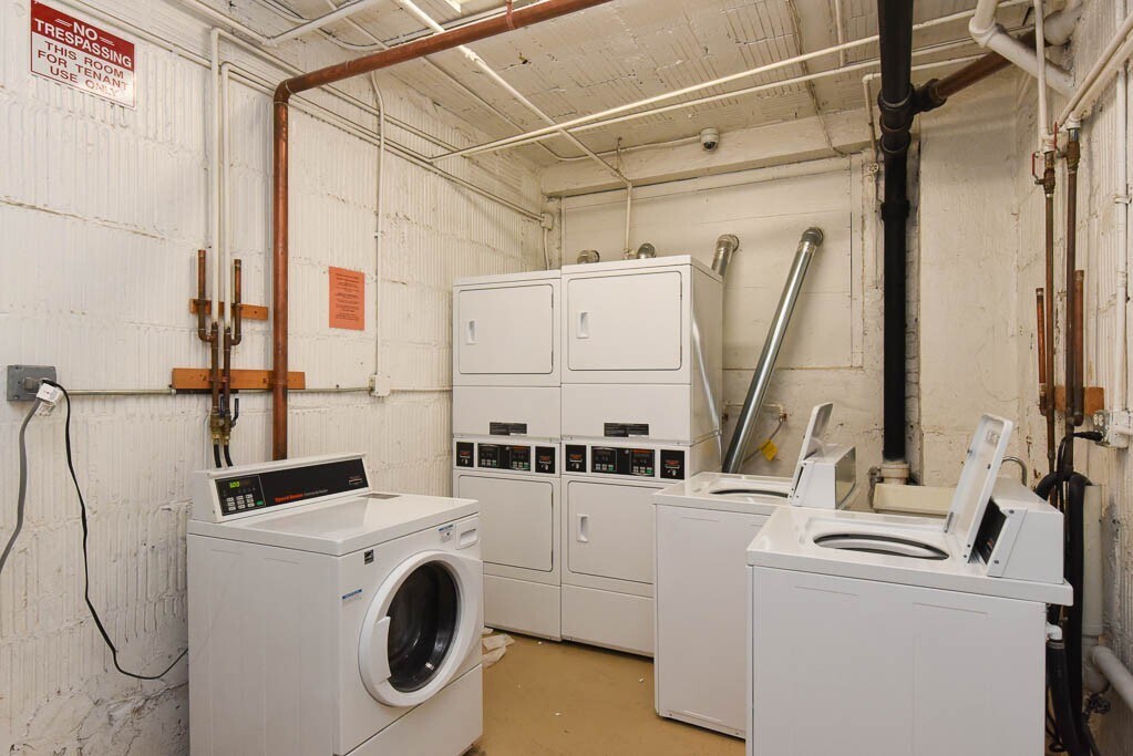 Building Photo - 4521 N Malden St