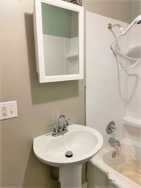 Building Photo - 310 Pullen Ave