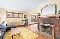 Building Photo - Available For A July/August 1st - 3 Bedroo...