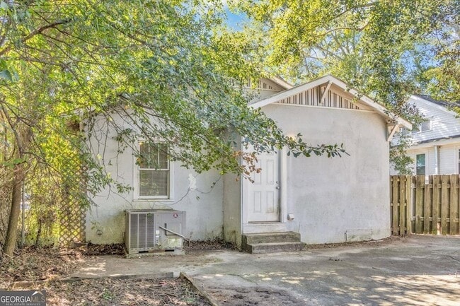 Building Photo - 1943 Heckle St