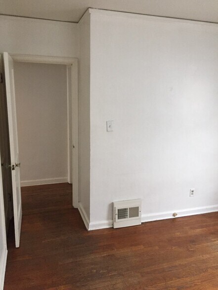 Building Photo - 1805 Glenbrook Dr