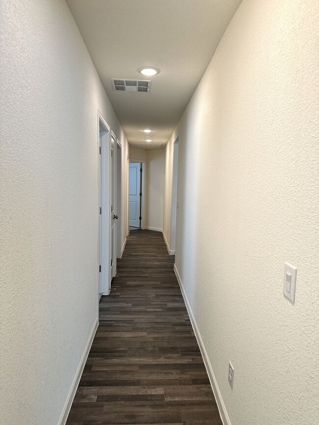 Building Photo - 4 bedroom, 2 bathroom Mystic Canyon Gem