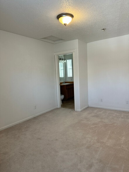 Building Photo - 282 NE 4th St