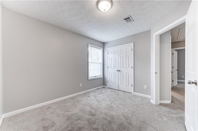 Building Photo - 4768 Sylvan St