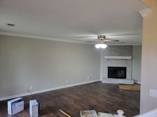 Building Photo - Large two-story colonial style home, Antioch