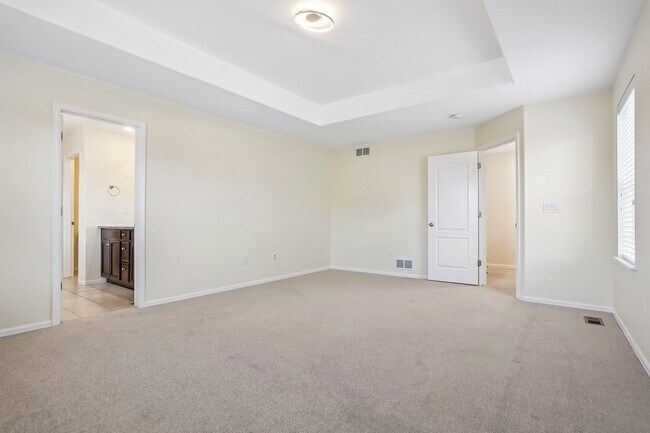 Building Photo - Luxurious Living: 2,367 Sq Ft Home with 4 Baths in Prime Location