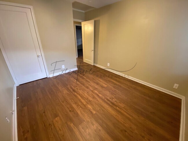 Building Photo - Well-Kept 3BR Home with Sunroom, Garage & Fenced Yard