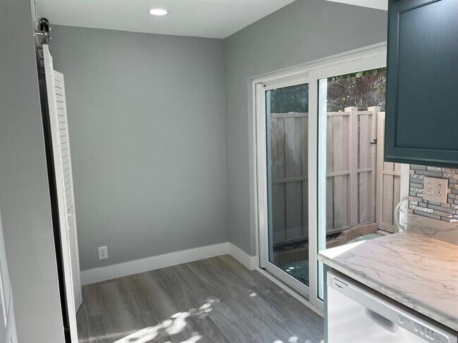 Building Photo - 156 NE 20th Ct