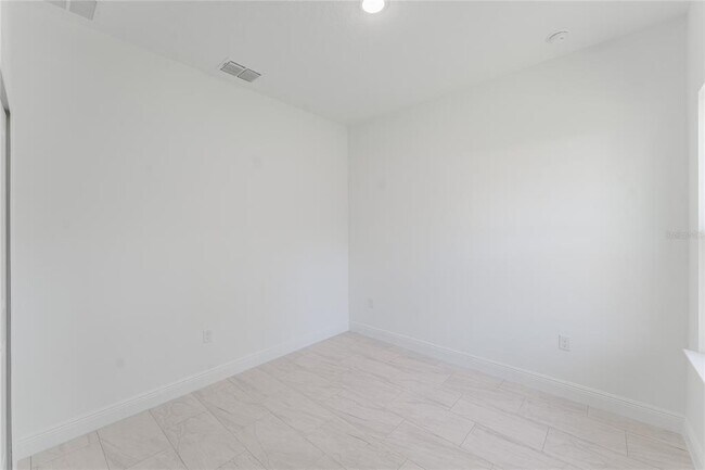 Building Photo - 627 W Glenhaven Dr