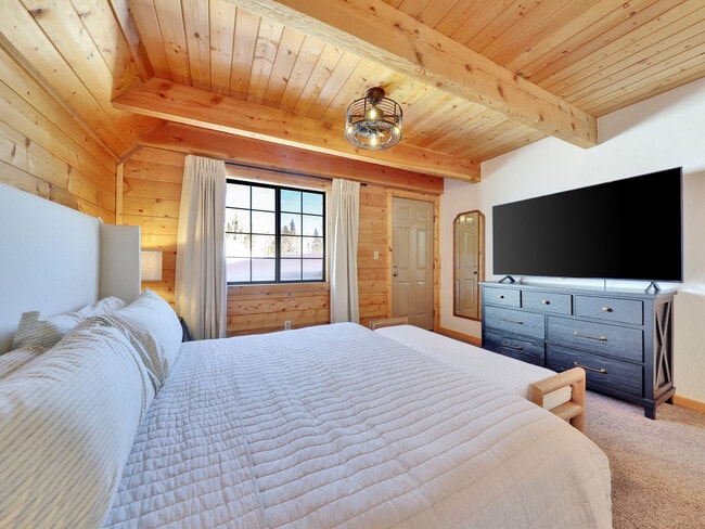 Building Photo - 656 Aspen Dr