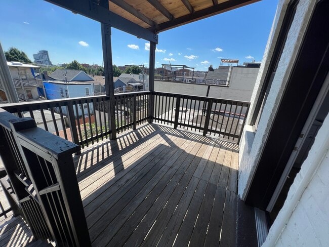 Building Photo - 1227 W Ohio St