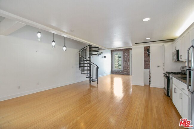 Building Photo - 253 S Broadway