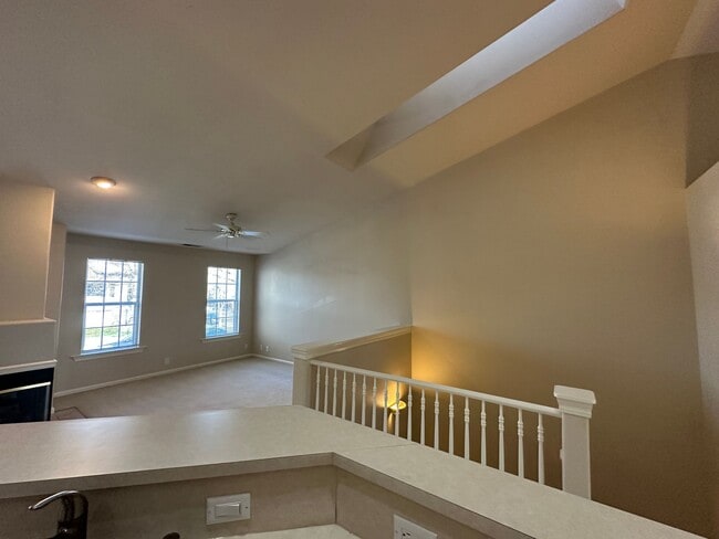 Building Photo - Exceptionally Spacious and Modernized 2x2 Townhouse w/Garage and Washer/Dryer Hookups!