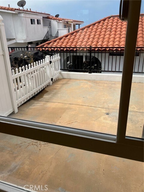 Building Photo - 524 Avenida Victoria