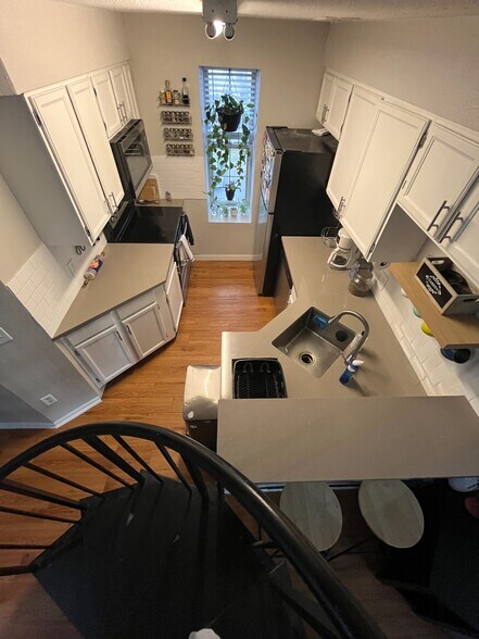 Building Photo - 13742 E Lehigh Ave