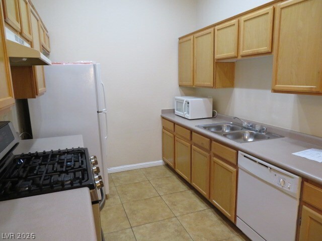 Building Photo - 2305 W Horizon Ridge Pkwy
