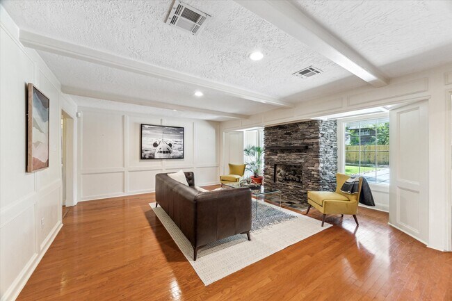 Building Photo - 3106 Redwood Lodge Dr