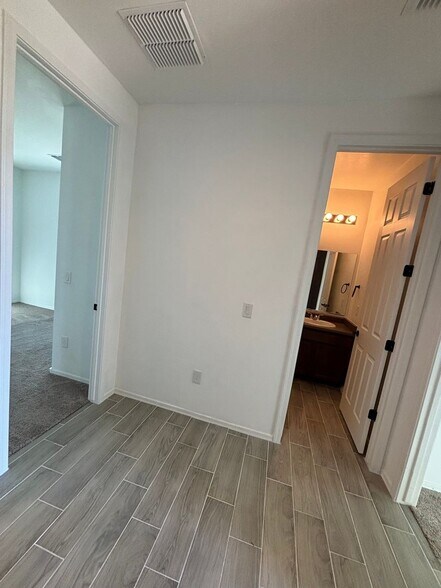 Building Photo - 21334 E Treasure Rd