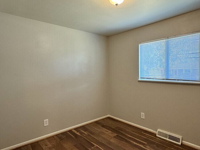 Building Photo - 7295 Winona Ct
